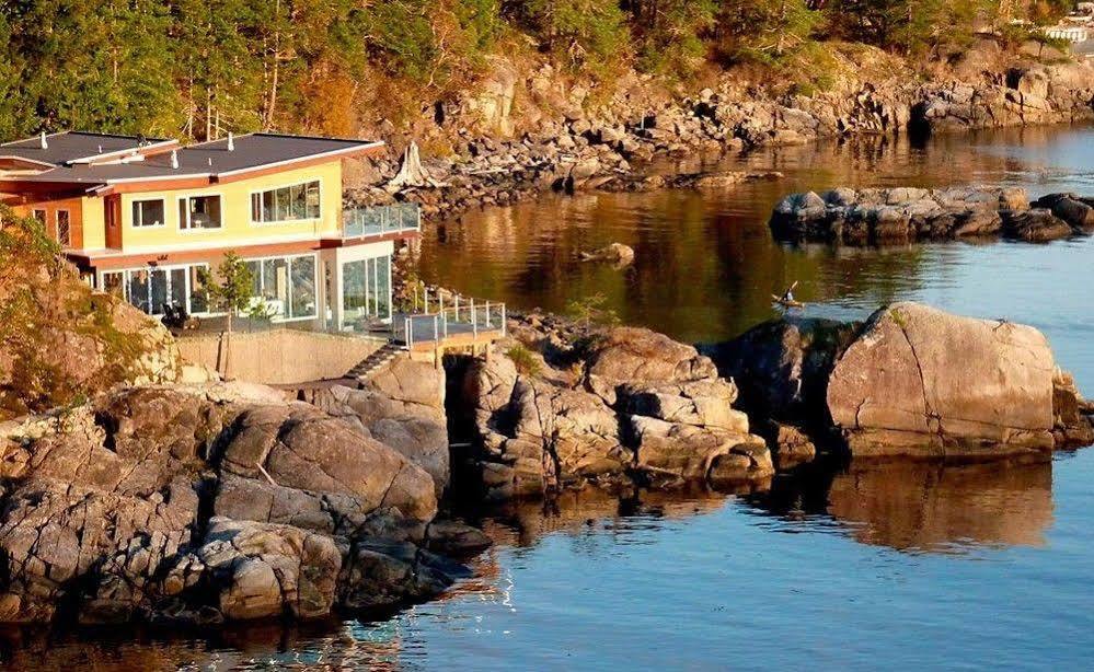 Pointhouse Suites On Sargeant Bay Halfmoon Bay Extérieur photo